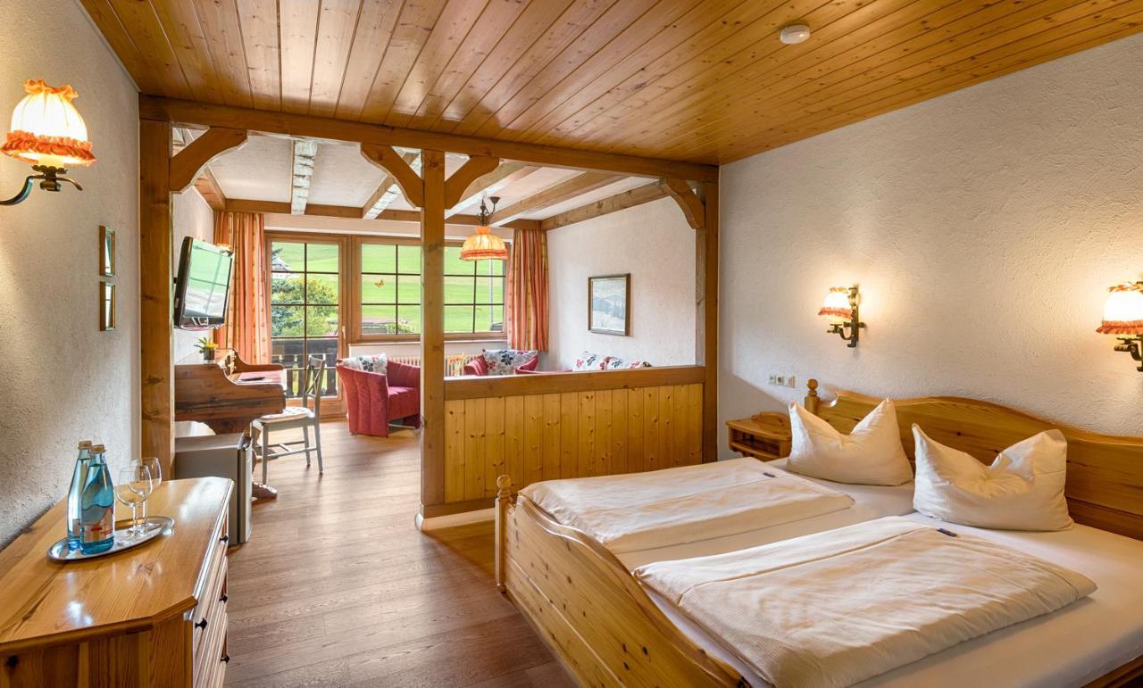 Hotel Zum Loewen - Unteres Wirtshaus Titisee-Neustadt Ngoại thất bức ảnh