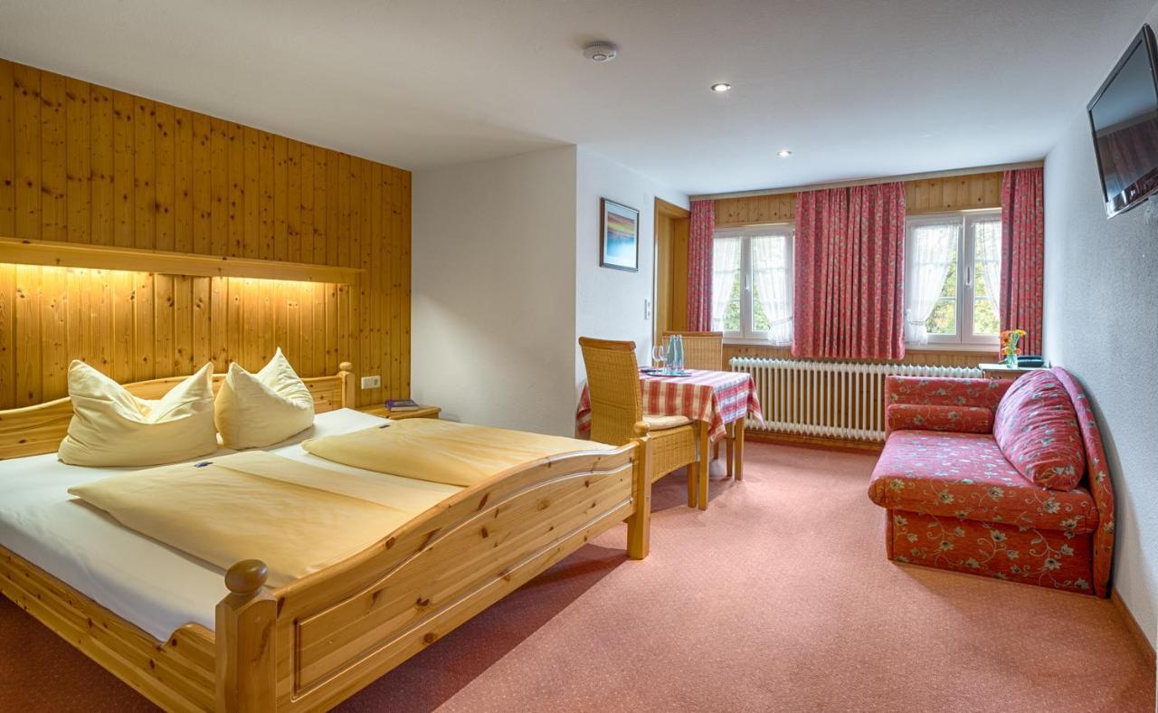 Hotel Zum Loewen - Unteres Wirtshaus Titisee-Neustadt Ngoại thất bức ảnh