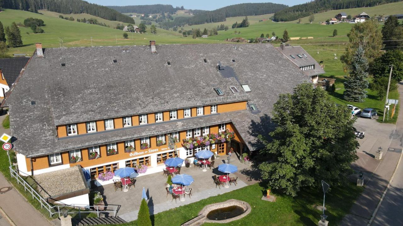 Hotel Zum Loewen - Unteres Wirtshaus Titisee-Neustadt Ngoại thất bức ảnh