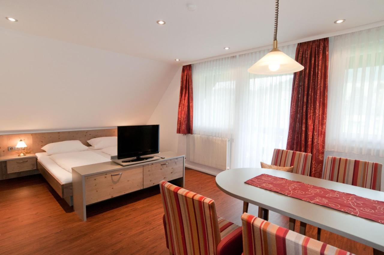 Hotel Zum Loewen - Unteres Wirtshaus Titisee-Neustadt Ngoại thất bức ảnh