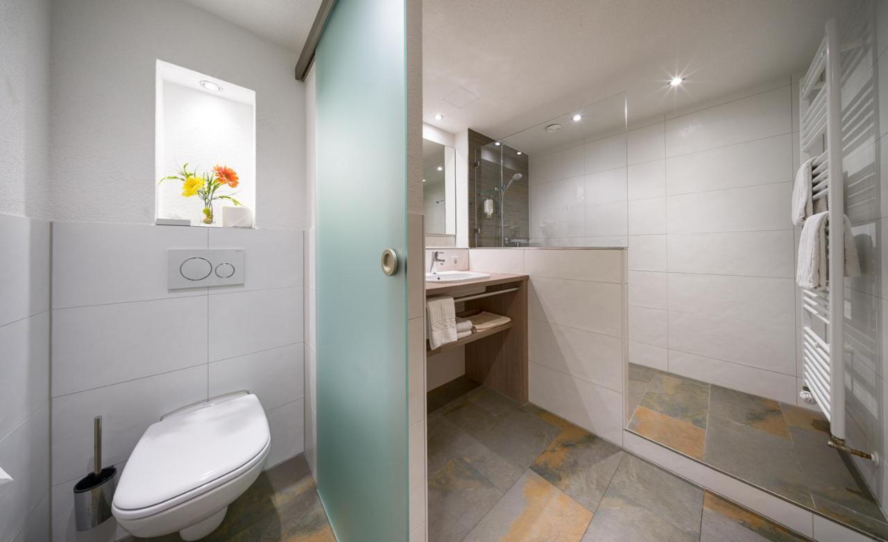 Hotel Zum Loewen - Unteres Wirtshaus Titisee-Neustadt Ngoại thất bức ảnh