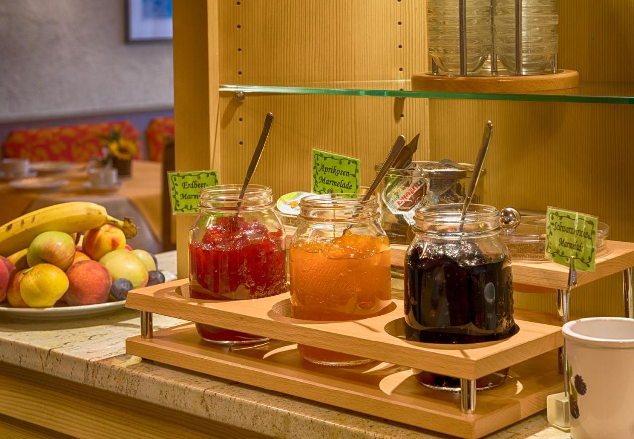 Hotel Zum Loewen - Unteres Wirtshaus Titisee-Neustadt Ngoại thất bức ảnh