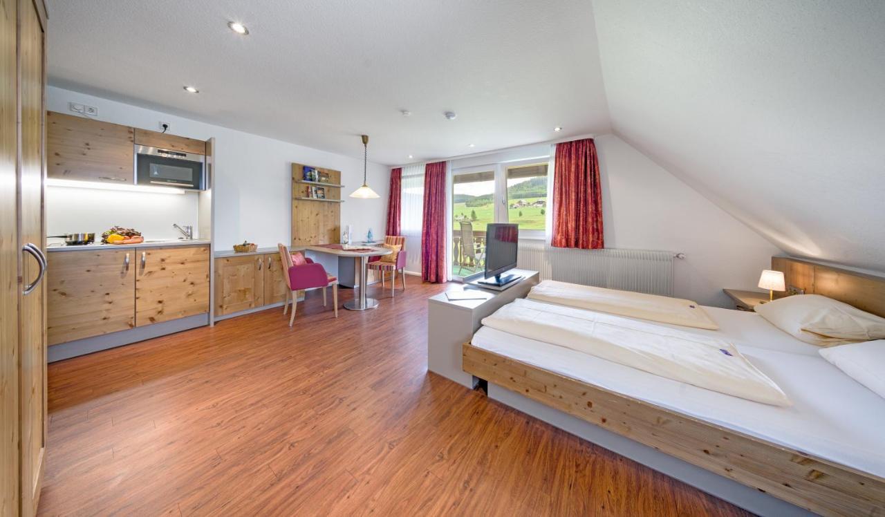 Hotel Zum Loewen - Unteres Wirtshaus Titisee-Neustadt Ngoại thất bức ảnh