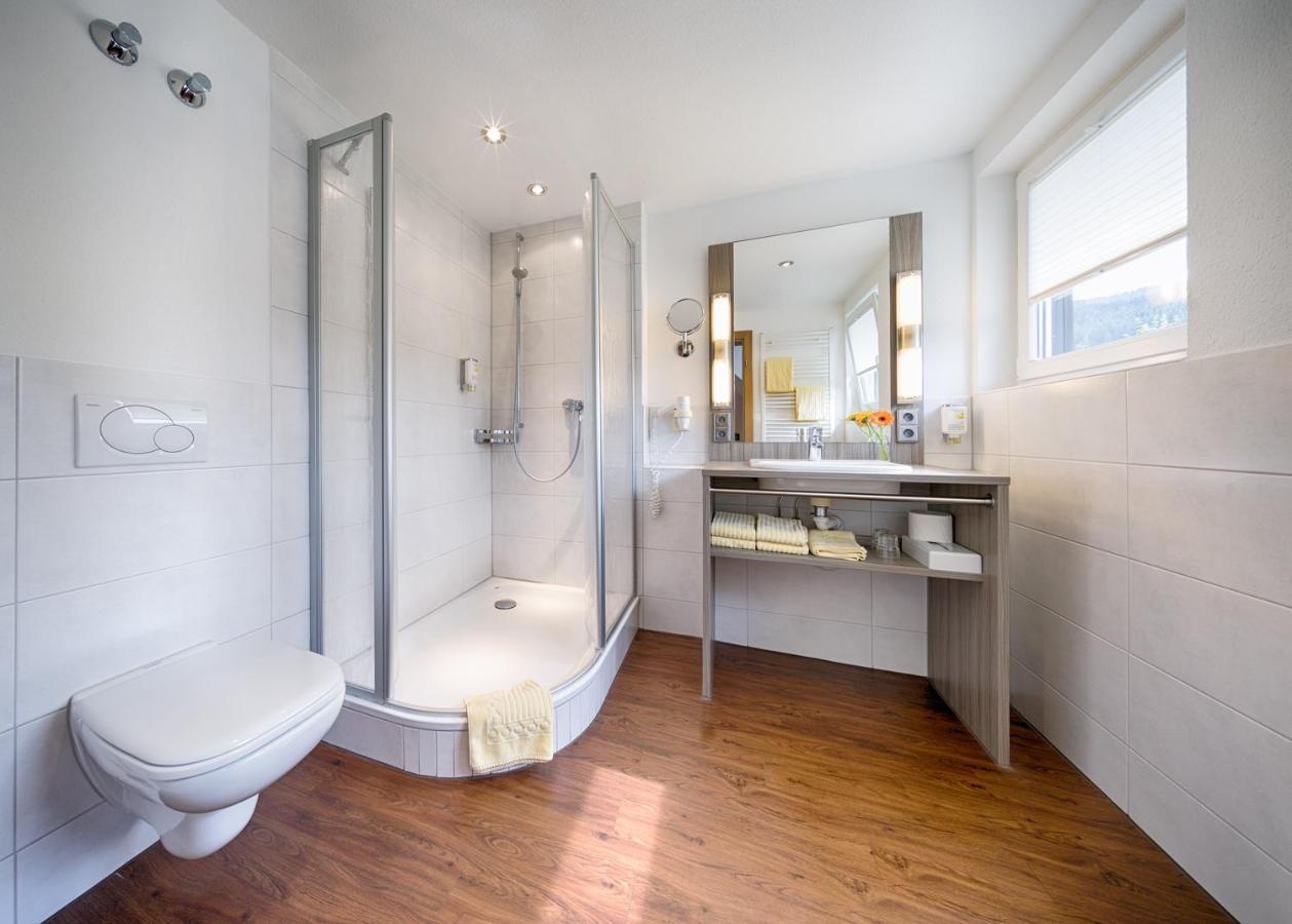 Hotel Zum Loewen - Unteres Wirtshaus Titisee-Neustadt Ngoại thất bức ảnh