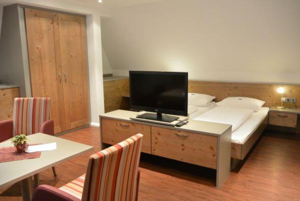 Hotel Zum Loewen - Unteres Wirtshaus Titisee-Neustadt Ngoại thất bức ảnh