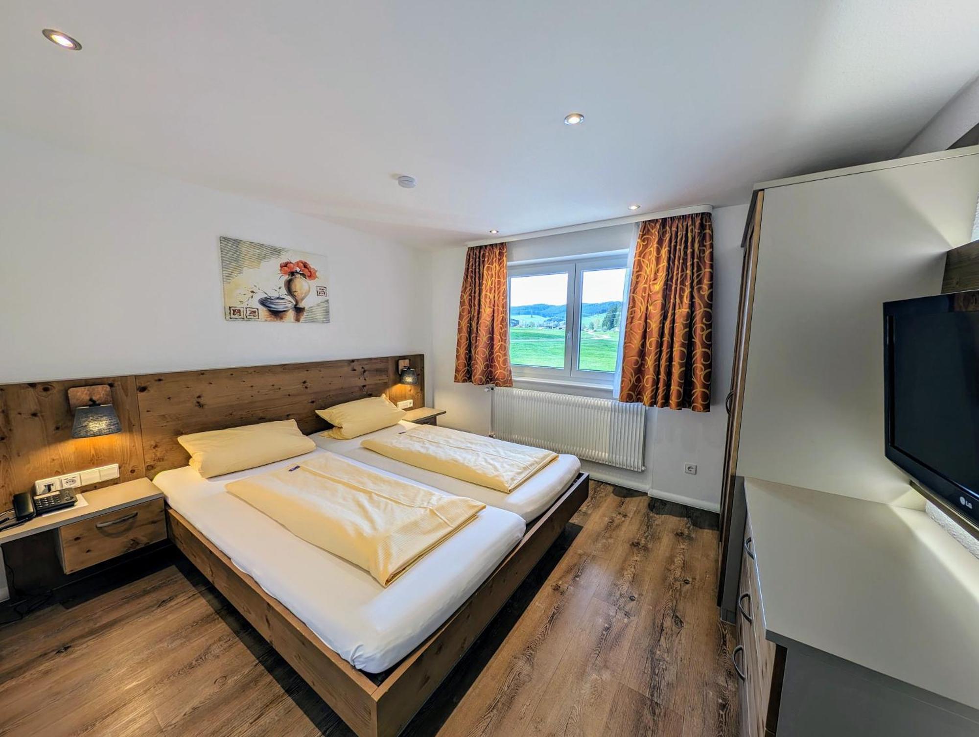 Hotel Zum Loewen - Unteres Wirtshaus Titisee-Neustadt Ngoại thất bức ảnh