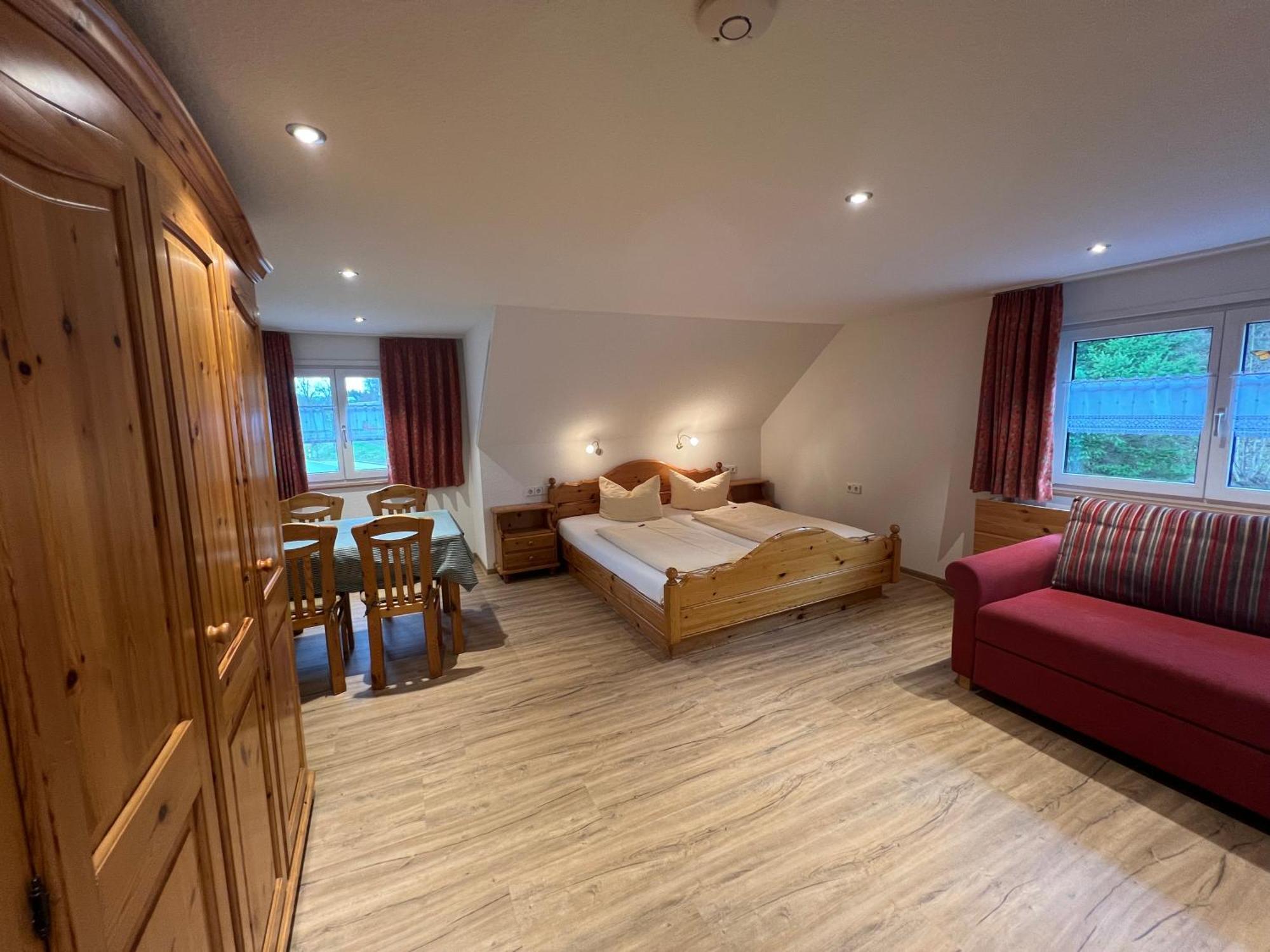 Hotel Zum Loewen - Unteres Wirtshaus Titisee-Neustadt Ngoại thất bức ảnh