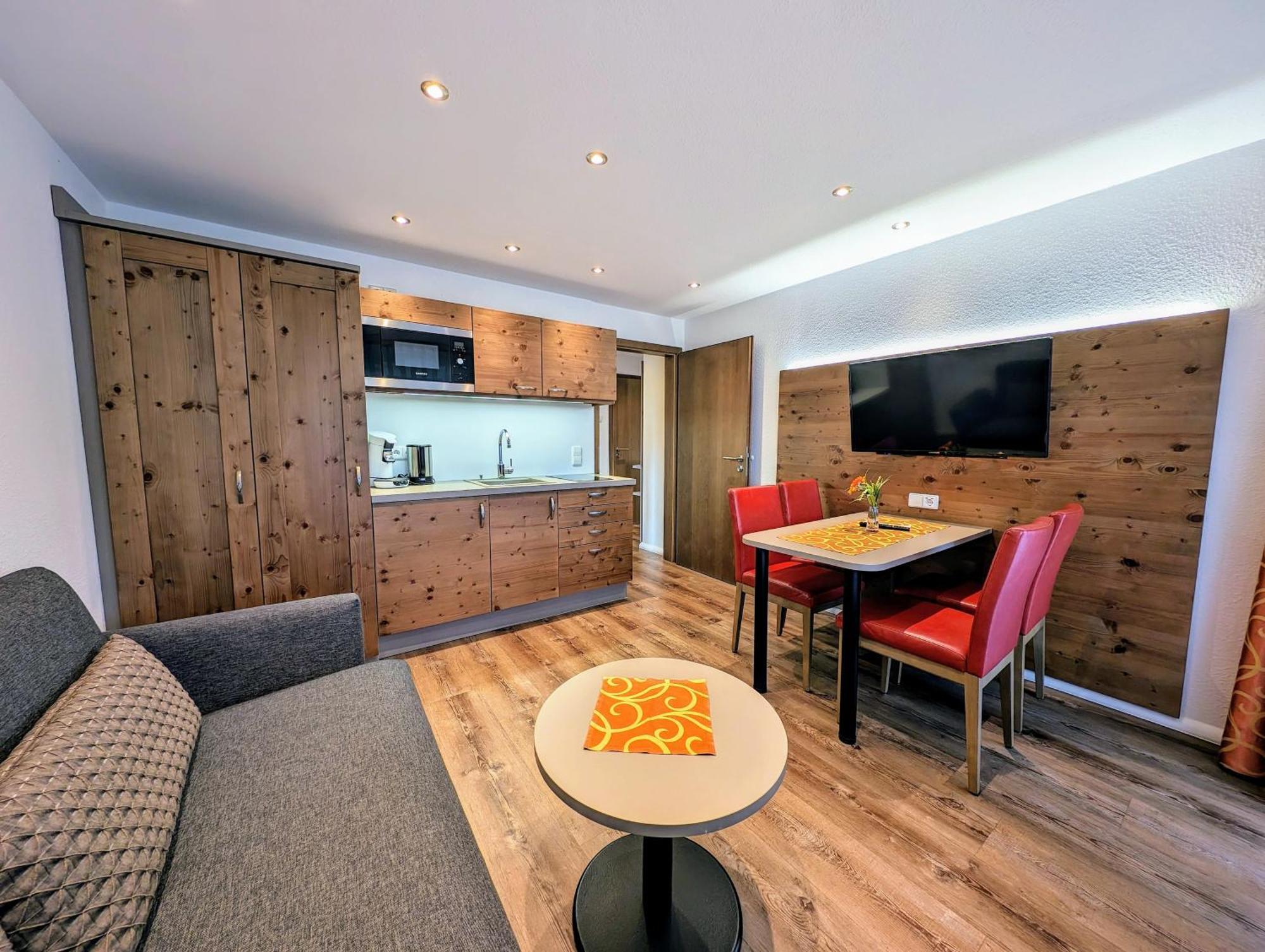 Hotel Zum Loewen - Unteres Wirtshaus Titisee-Neustadt Ngoại thất bức ảnh
