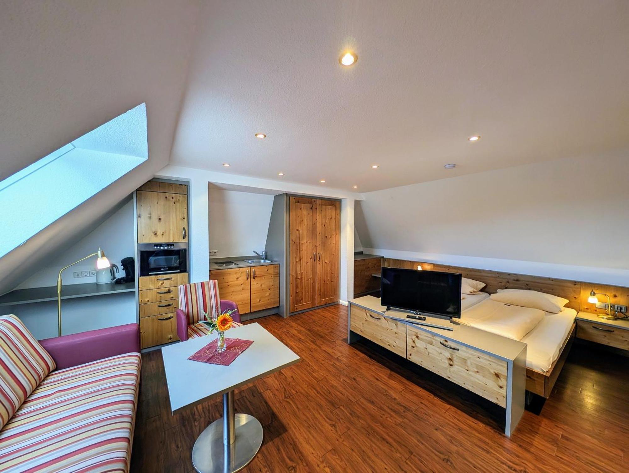 Hotel Zum Loewen - Unteres Wirtshaus Titisee-Neustadt Ngoại thất bức ảnh
