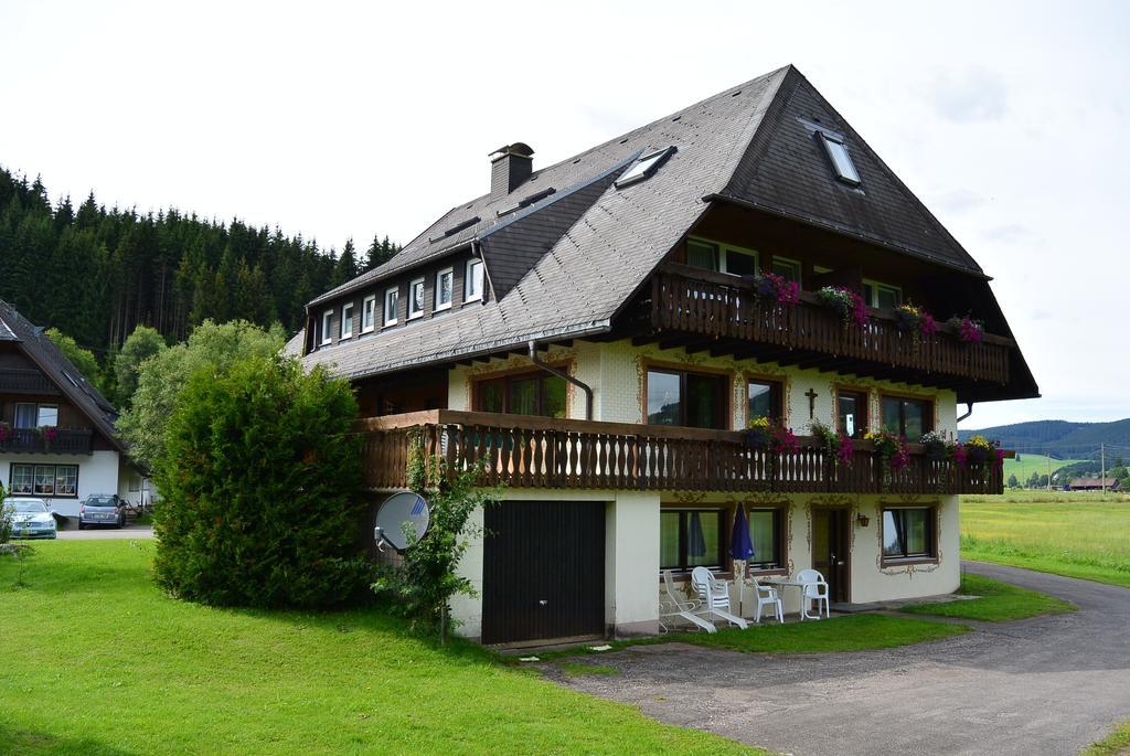 Hotel Zum Loewen - Unteres Wirtshaus Titisee-Neustadt Ngoại thất bức ảnh