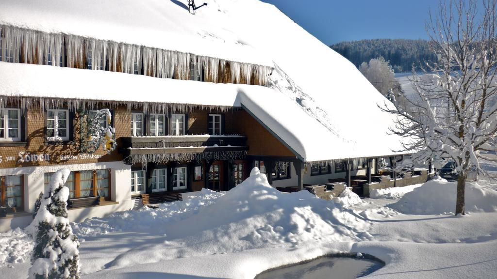 Hotel Zum Loewen - Unteres Wirtshaus Titisee-Neustadt Ngoại thất bức ảnh