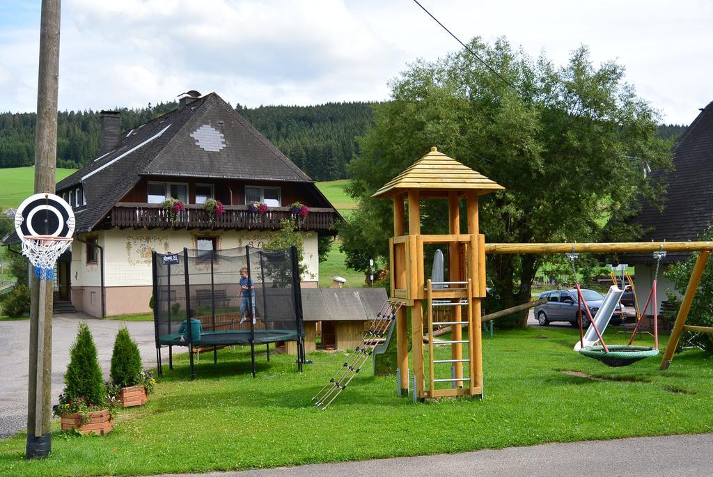 Hotel Zum Loewen - Unteres Wirtshaus Titisee-Neustadt Ngoại thất bức ảnh