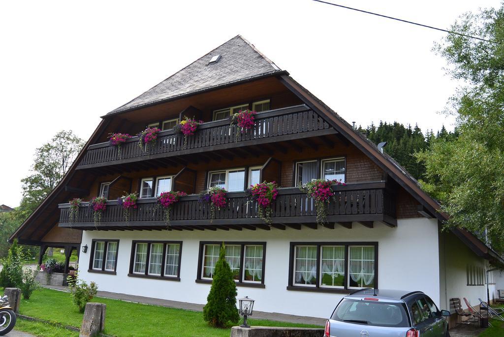 Hotel Zum Loewen - Unteres Wirtshaus Titisee-Neustadt Ngoại thất bức ảnh